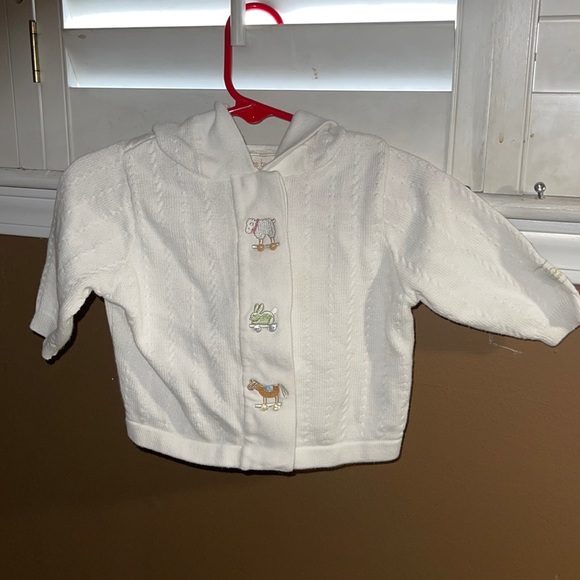 Stacy Clair Boyd baby sweater with hood, embroidery & little buttons 0-6 months - Picture 3 of 8